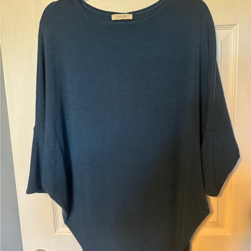 Jolie beautiful blue batwing oversized shirt